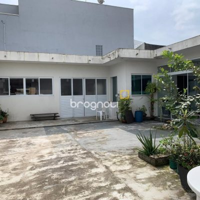 Casa com 145m², 5 quartos (sendo 1 suíte), 5 garagens, no bairro Centro em São José