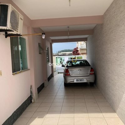 Casa com 145m², 5 quartos (sendo 1 suíte), 5 garagens, no bairro Centro em São José