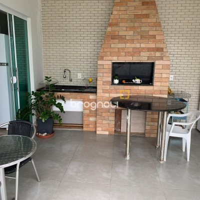 Casa com 145m², 5 quartos (sendo 1 suíte), 5 garagens, no bairro Centro em São José