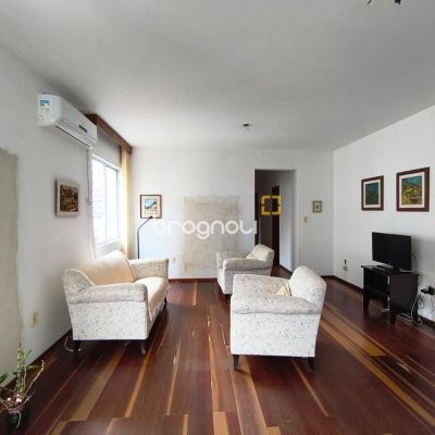 Apartamento com 92m², 2 quartos (sendo 1 suíte), 1 garagem, no bairro Centro em Florianópolis
