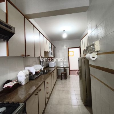 Apartamento com 92m², 2 quartos (sendo 1 suíte), 1 garagem, no bairro Centro em Florianópolis