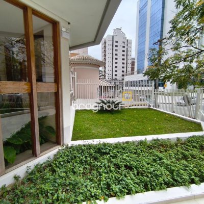 Apartamento com 92m², 2 quartos (sendo 1 suíte), 1 garagem, no bairro Centro em Florianópolis