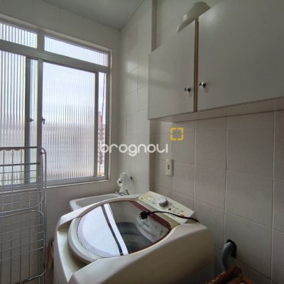 Apartamento com 92m², 2 quartos (sendo 1 suíte), 1 garagem, no bairro Centro em Florianópolis