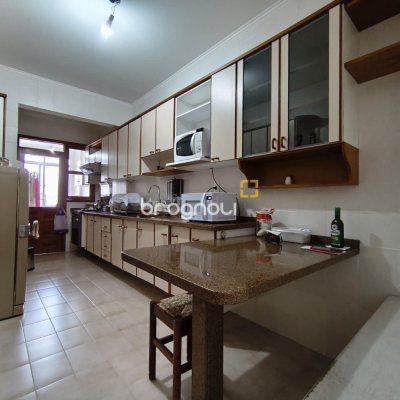 Apartamento com 92m², 2 quartos (sendo 1 suíte), 1 garagem, no bairro Centro em Florianópolis
