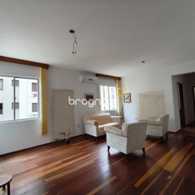 Apartamento com 92m², 2 quartos (sendo 1 suíte), 1 garagem, no bairro Centro em Florianópolis