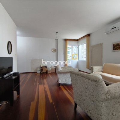 Apartamento com 92m², 2 quartos (sendo 1 suíte), 1 garagem, no bairro Centro em Florianópolis