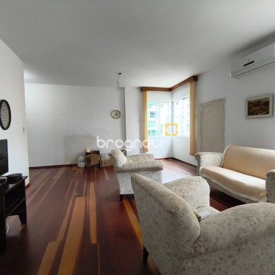 Apartamento com 92m², 2 quartos (sendo 1 suíte), 1 garagem, no bairro Centro em Florianópolis