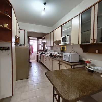 Apartamento com 92m², 2 quartos (sendo 1 suíte), 1 garagem, no bairro Centro em Florianópolis
