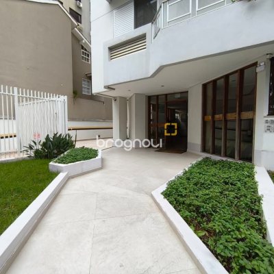 Apartamento com 92m², 2 quartos (sendo 1 suíte), 1 garagem, no bairro Centro em Florianópolis