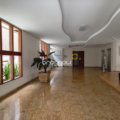 Apartamento com 92m², 2 quartos (sendo 1 suíte), 1 garagem, no bairro Centro em Florianópolis
