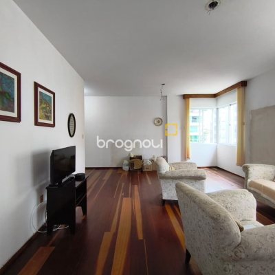 Apartamento com 92m², 2 quartos (sendo 1 suíte), 1 garagem, no bairro Centro em Florianópolis