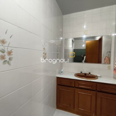 Apartamento com 92m², 2 quartos (sendo 1 suíte), 1 garagem, no bairro Centro em Florianópolis