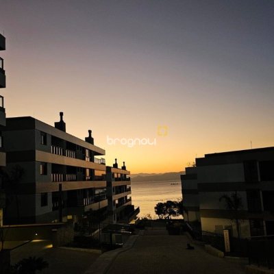 Apartamento com 134m², 3 quartos (sendo 3 suítes), 3 garagens, no bairro João Paulo em Florianópolis