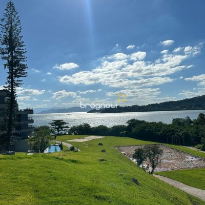 Apartamento com 134m², 3 quartos (sendo 3 suítes), 3 garagens, no bairro João Paulo em Florianópolis
