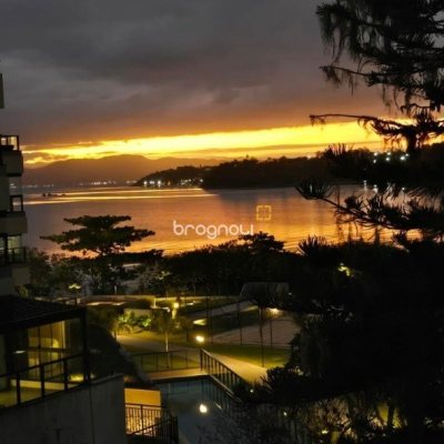 Apartamento com 134m², 3 quartos (sendo 3 suítes), 3 garagens, no bairro João Paulo em Florianópolis