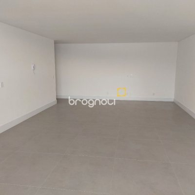 Apartamento com 134m², 3 quartos (sendo 3 suítes), 3 garagens, no bairro João Paulo em Florianópolis