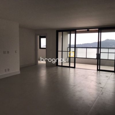 Apartamento com 134m², 3 quartos (sendo 3 suítes), 3 garagens, no bairro João Paulo em Florianópolis
