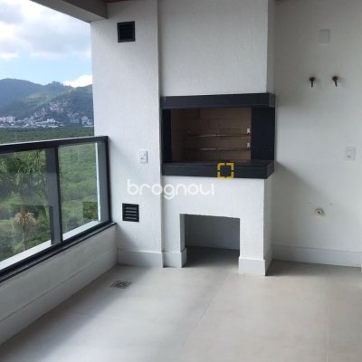 Apartamento com 134m², 3 quartos (sendo 3 suítes), 3 garagens, no bairro João Paulo em Florianópolis