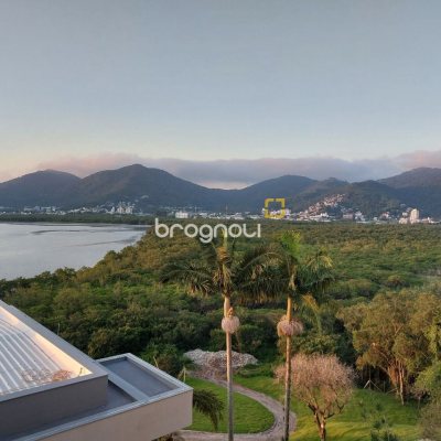 Apartamento com 134m², 3 quartos (sendo 3 suítes), 3 garagens, no bairro João Paulo em Florianópolis