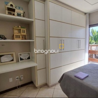 Casa com 233m², 3 quartos (sendo 1 suíte), 4 garagens, no bairro Pedra Branca em Palhoça