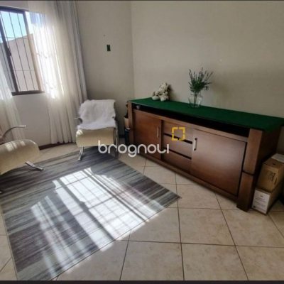 Casa com 233m², 3 quartos (sendo 1 suíte), 4 garagens, no bairro Pedra Branca em Palhoça