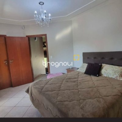 Casa com 233m², 3 quartos (sendo 1 suíte), 4 garagens, no bairro Pedra Branca em Palhoça