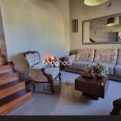 Casa com 233m², 3 quartos (sendo 1 suíte), 4 garagens, no bairro Pedra Branca em Palhoça
