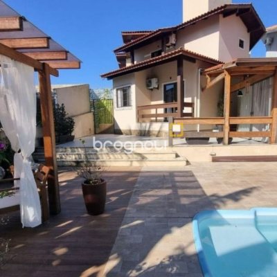 Casa com 233m², 3 quartos (sendo 1 suíte), 4 garagens, no bairro Pedra Branca em Palhoça