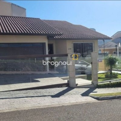 Casa com 233m², 3 quartos (sendo 1 suíte), 4 garagens, no bairro Pedra Branca em Palhoça