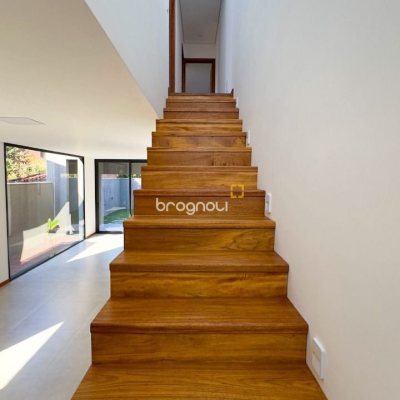 Casa com 164m², 3 quartos (sendo 1 suíte), 2 garagens, no bairro Pântano do Sul em Florianópolis
