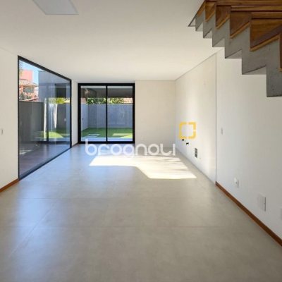 Casa com 164m², 3 quartos (sendo 1 suíte), 2 garagens, no bairro Pântano do Sul em Florianópolis