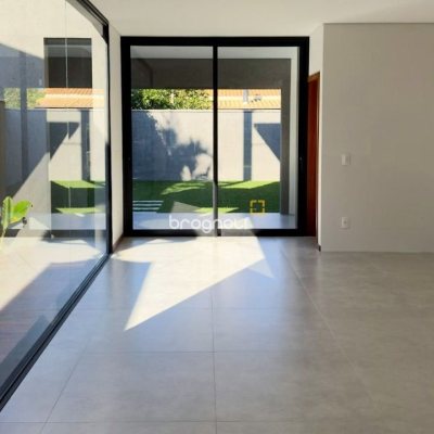 Casa com 164m², 3 quartos (sendo 1 suíte), 2 garagens, no bairro Pântano do Sul em Florianópolis