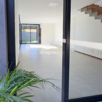Casa com 164m², 3 quartos (sendo 1 suíte), 2 garagens, no bairro Pântano do Sul em Florianópolis