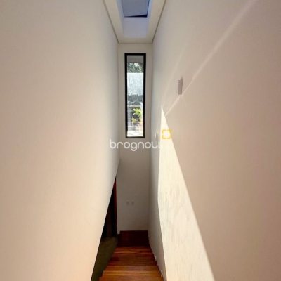Casa com 164m², 3 quartos (sendo 1 suíte), 2 garagens, no bairro Pântano do Sul em Florianópolis