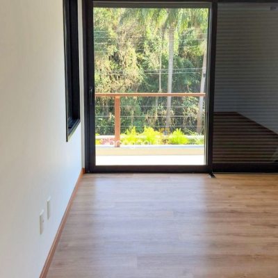Casa com 164m², 3 quartos (sendo 1 suíte), 2 garagens, no bairro Pântano do Sul em Florianópolis