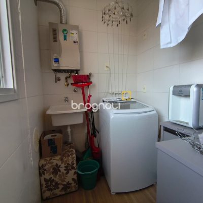Apartamento com 65m², 2 quartos (sendo 1 suíte), 1 garagem, no bairro Trindade em Florianópolis