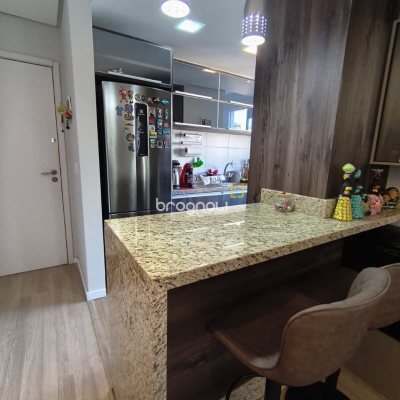 Apartamento com 65m², 2 quartos (sendo 1 suíte), 1 garagem, no bairro Trindade em Florianópolis