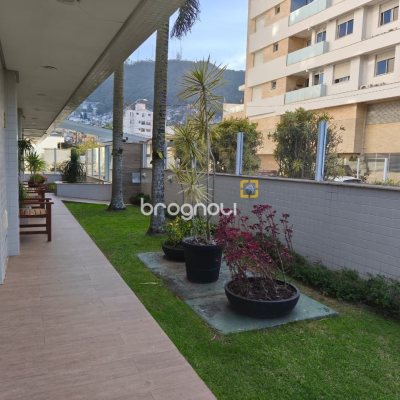 Apartamento com 65m², 2 quartos (sendo 1 suíte), 1 garagem, no bairro Trindade em Florianópolis