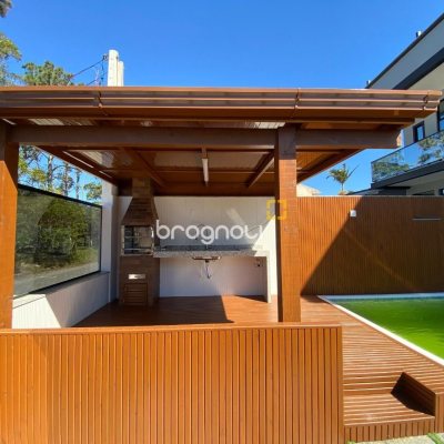 Casa com 300m², 4 quartos (sendo 2 suítes), 2 garagens, no bairro Praia do Sonho em Palhoça