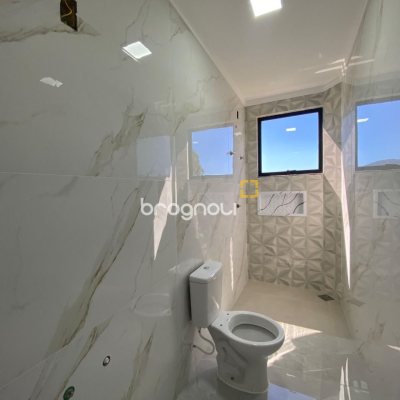 Casa com 300m², 4 quartos (sendo 2 suítes), 2 garagens, no bairro Praia do Sonho em Palhoça