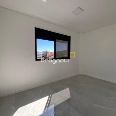 Casa com 300m², 4 quartos (sendo 2 suítes), 2 garagens, no bairro Praia do Sonho em Palhoça