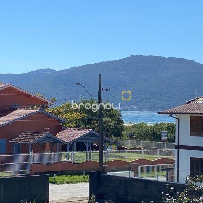 Casa com 300m², 4 quartos (sendo 2 suítes), 2 garagens, no bairro Praia do Sonho em Palhoça