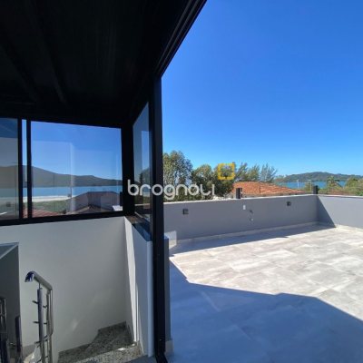 Casa com 300m², 4 quartos (sendo 2 suítes), 2 garagens, no bairro Praia do Sonho em Palhoça