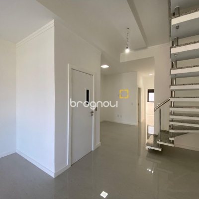 Casa com 300m², 4 quartos (sendo 2 suítes), 2 garagens, no bairro Praia do Sonho em Palhoça