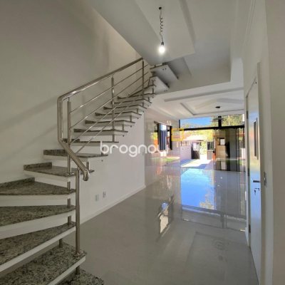 Casa com 300m², 4 quartos (sendo 2 suítes), 2 garagens, no bairro Praia do Sonho em Palhoça