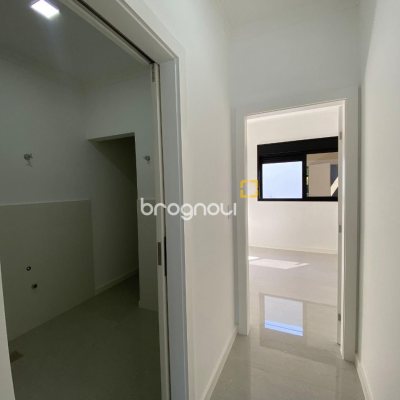Casa com 300m², 4 quartos (sendo 2 suítes), 2 garagens, no bairro Praia do Sonho em Palhoça