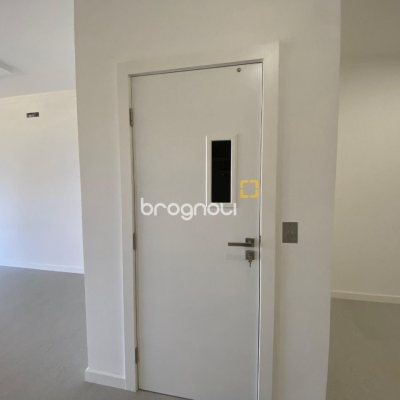 Casa com 300m², 4 quartos (sendo 2 suítes), 2 garagens, no bairro Praia do Sonho em Palhoça
