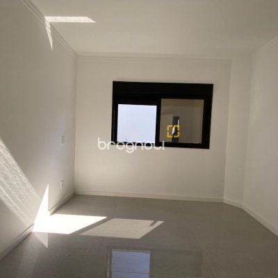 Casa com 300m², 4 quartos (sendo 2 suítes), 2 garagens, no bairro Praia do Sonho em Palhoça