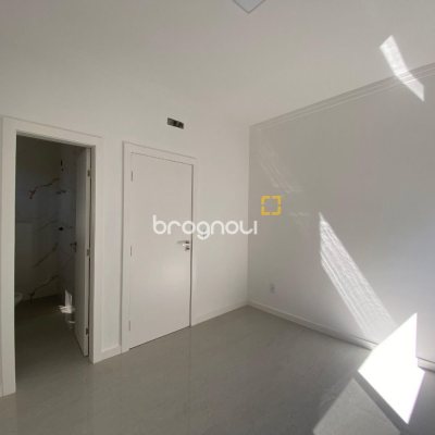 Casa com 300m², 4 quartos (sendo 2 suítes), 2 garagens, no bairro Praia do Sonho em Palhoça