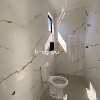 Casa com 300m², 4 quartos (sendo 2 suítes), 2 garagens, no bairro Praia do Sonho em Palhoça